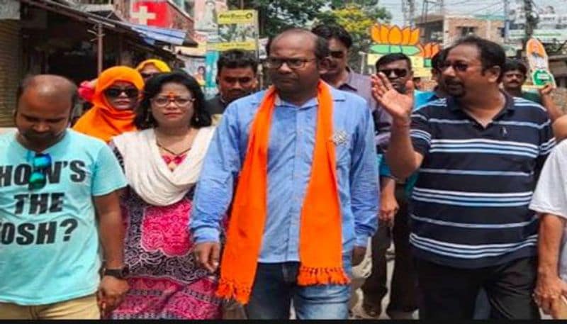 Sayantun Basu further said, “A fascist, Hitlerite, undemocratic government must be ousted from the state. We are holding the meeting in Siliguri to discuss how to make the state Sonar Bangla.”
