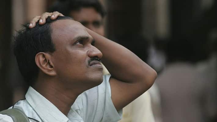 Sensex drops 1,093 points, while Nifty loses 17,550: what are the factors behind fall Sensex drops 1,093 points, while Nifty loses 17,550: what are the factors behind fall