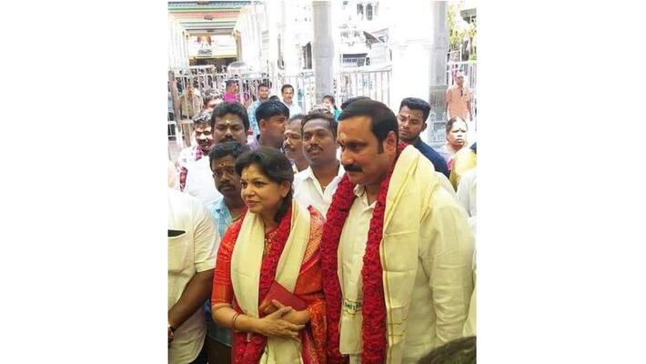 Anbumani and his wife soumiya Prayer palanimalai murugan Anbumani and his wife soumiya Prayer palanimalai murugan