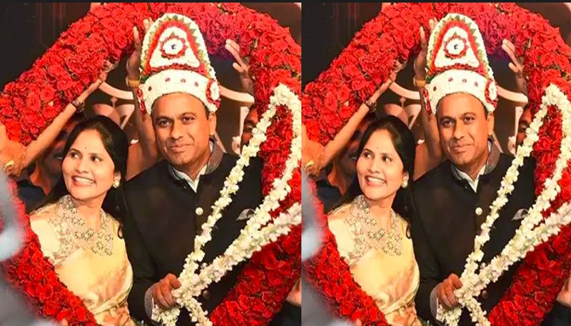 ఇటీవల జరిగిన నల్గొండ స్థానిక సంస్థల ఎమ్మెల్సీ ఎన్నికల్లో కాంగ్రెస్ అభ్యర్ధి కోమటిరెడ్డి లక్ష్మి ఓటమి పాలైంది. గతంలో ఇదే స్థానంలో కోమటిరెడ్డి రాజగోపాల్ రెడ్డి విజయం సాధించారు. తన భార్య ఓటమికి పీసీసీ చీఫ్ ఉత్తమ్ కుమార్ రెడ్డి, జానారెడ్డిలు కారణమని కూడ కోమటిరెడ్డి రాజగోపాల్ రెడ్డి ఆరోపణలు చేశారు.
