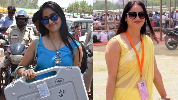 Viral as 'the woman in blue' nad Yellow , bank officer Yogeshwari Gohite and Reena Dwivedi is stunned polling-day Viral as 'the woman in blue' nad Yellow , bank officer Yogeshwari Gohite and Reena Dwivedi is stunned polling-day