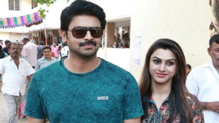 Tamil actor Srikanth casts vote... election commission Tamil actor Srikanth casts vote... election commission