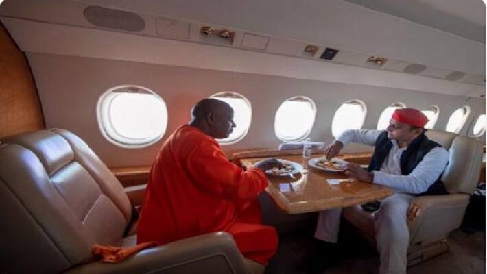 Akhilesh Yadav Dinner With Yogi Lookalike in Flight Akhilesh Yadav Dinner With Yogi Lookalike in Flight