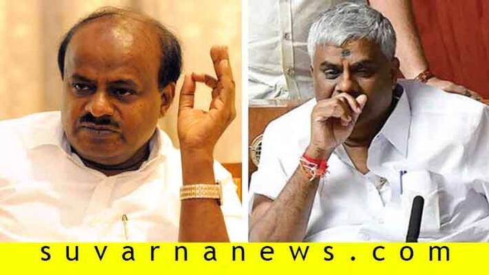 By Stopping The Car Of CM kumaraswamy Revanna Gives Prasada By Stopping The Car Of CM kumaraswamy Revanna Gives Prasada