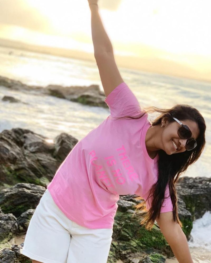 actress priya bavanai hot images
