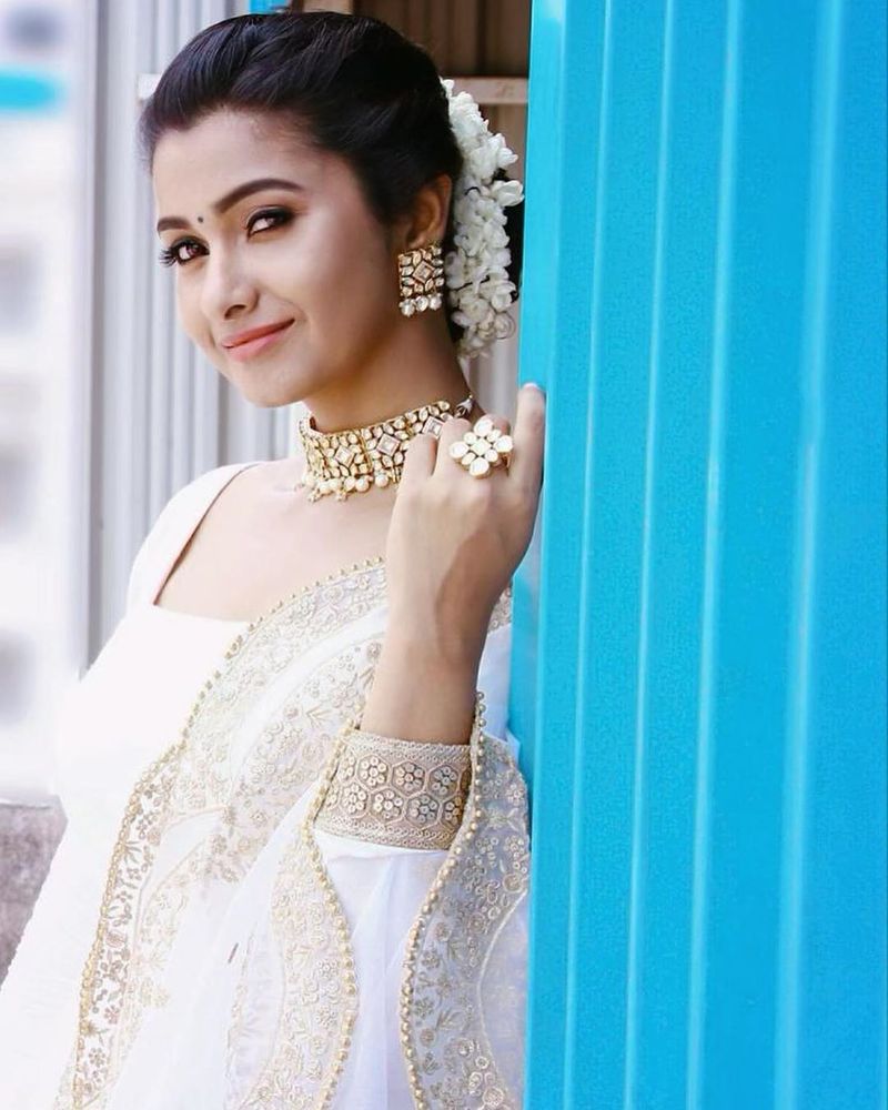 actress priya bavanai hot images