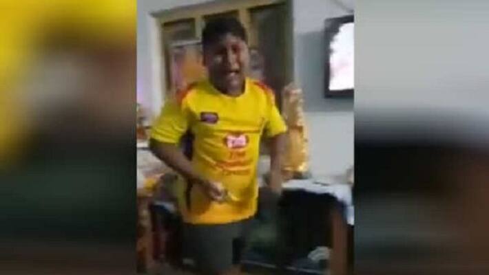 dhoni out boy crying dhoni out boy crying