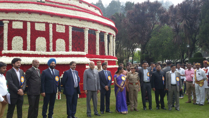 Governor banwarilal opening to ooty flower Governor banwarilal opening to ooty flower