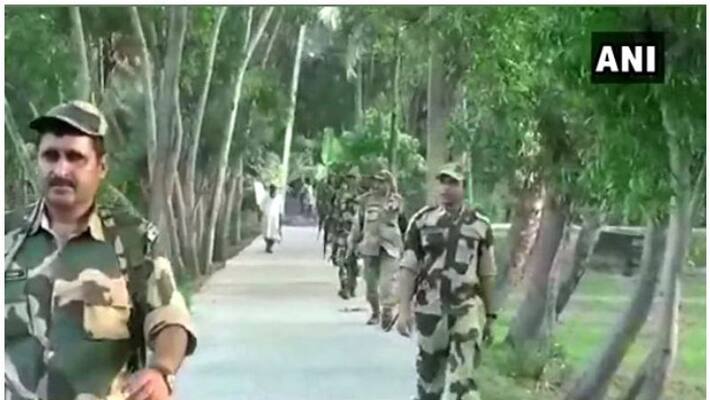 baby suffered by malaria given treatment by crpf doctor baby suffered by malaria given treatment by crpf doctor