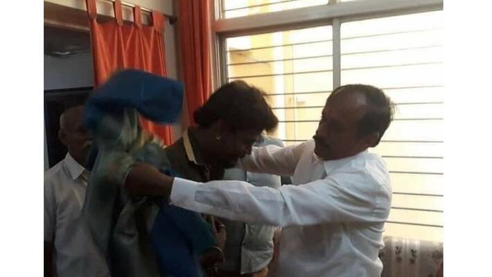 H raja honored bJP member for through slipper H raja honored bJP member for through slipper