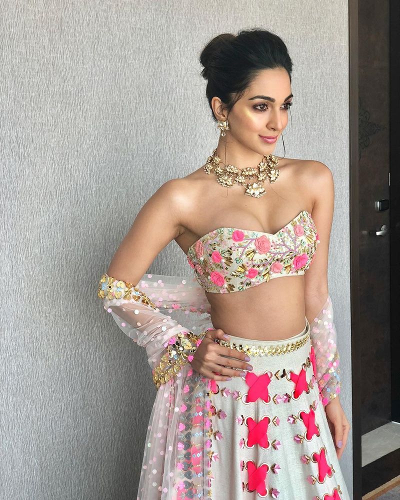 hot snaps of bollywood actress kiyara advani