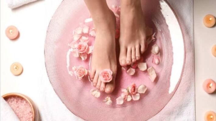 9 Best Home Pedicure Tips to Get Beautiful Feet 9 Best Home Pedicure Tips to Get Beautiful Feet