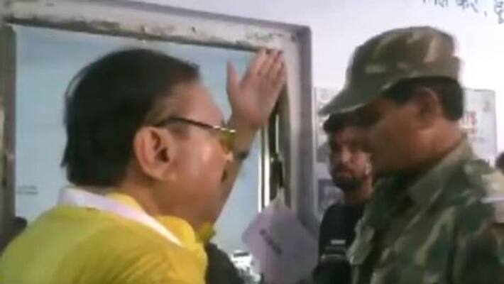 Central Force did not let Madan Mitra enter the booth Central Force did not let Madan Mitra enter the booth