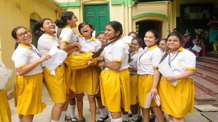 Madhyamik result 2020 Aritra Pal became the first in the state to get 694 marks BRd Madhyamik result 2020 Aritra Pal became the first in the state to get 694 marks BRd