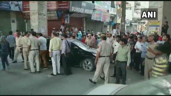 two rowdy groups gun fight in delhi two rowdy groups gun fight in delhi