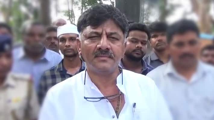 Shivakumar temporarily diffuses crisis situation in Karnataka, stops 4 MLAs from resigning Shivakumar temporarily diffuses crisis situation in Karnataka, stops 4 MLAs from resigning