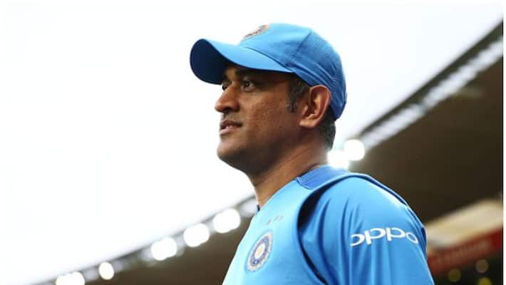 Shane Warne comments on dhoni retirement Shane Warne comments on dhoni retirement