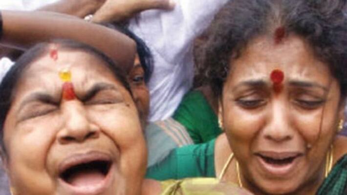 Ex Minister valarmathi crying after edappadi angry question Ex Minister valarmathi crying after edappadi angry question