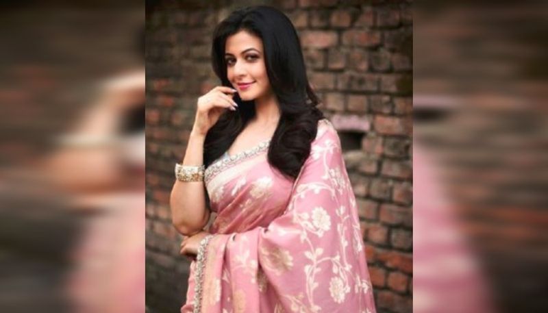 তবে শ্যুটিং নেই এখন। তাই বিশ্রামেও কোনও ঘাটতি নেই। বাড়িতে পরিবারের সকলের সঙ্গে সময় কাটছে তাঁর।