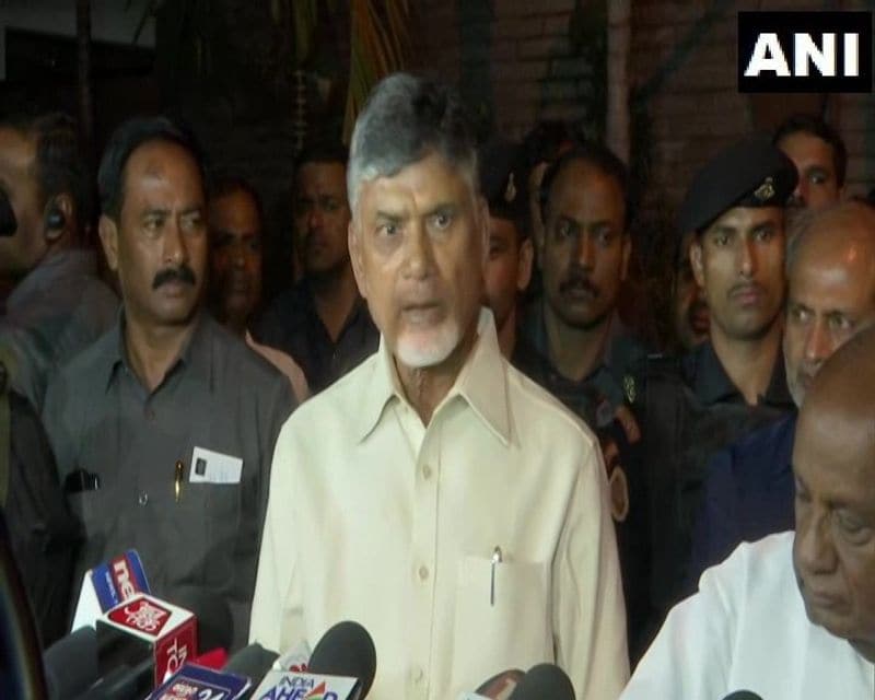 పార్టీలో చాలా కాలంగా ఉన్న ఇంచార్జీ వ్యవస్థ కూడ టీడీపీ కొంపముంచిందని కొందరు టీడీపీ సీనియర్లు అభిప్రాయపడ్డారు. అసెంబ్లీ లేదా పార్లమెంట్ నియోజకవర్గాలకు కొంత కాలంగా టీడీపీలో ఇంచార్జీల వ్యవస్థ కొనసాగుతోంది.