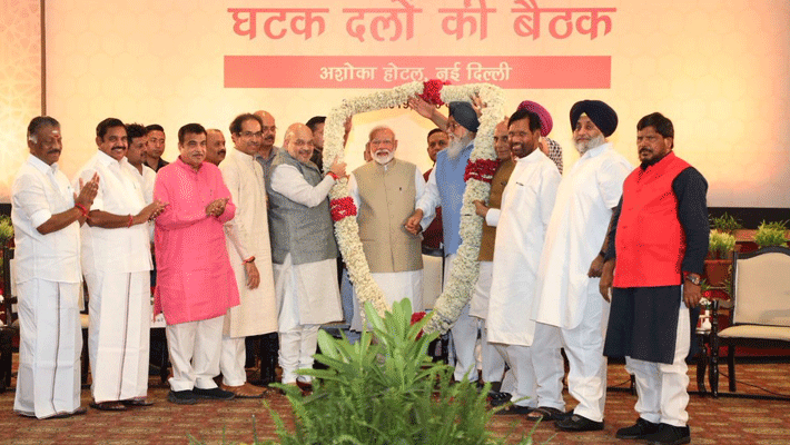 Lok Sabha Elections... Amit Shah Hosts Dinner In Delhi Lok Sabha Elections... Amit Shah Hosts Dinner In Delhi