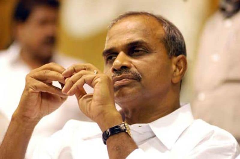 ఉమ్మడి ఏపీ రాష్ట్రానికి 2004 లో తొలిసారిగా ముఖ్యమంత్రిగా ఎన్నికయ్యారు. 2009లో కూడ వైఎస్ఆర్ రెండో దఫా సీఎంగా ఎన్నికయ్యారు. 2009 సెప్టెంబర్ 2వ తేదీన హెలికాప్టర్ ప్రమాదంలో మరణించే సమయం వరకు వైఎస్ఆర్ సీఎంగా కొనసాగారు.