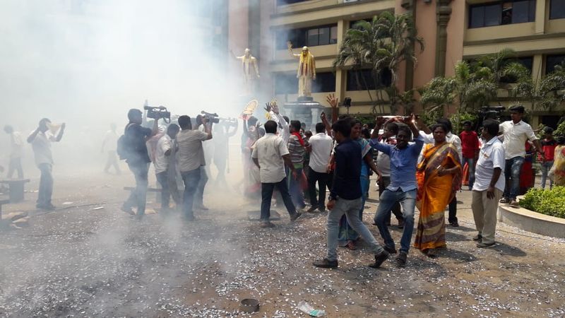 dmk celebrate the leading in Tamil Nadu