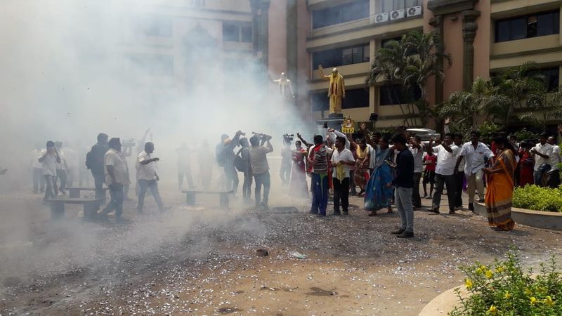 dmk celebrate the leading in Tamil Nadu