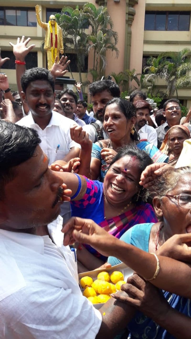 dmk celebrate the leading in Tamil Nadu