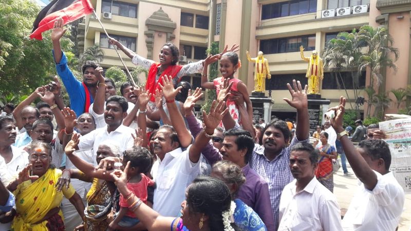 dmk celebrate the leading in Tamil Nadu