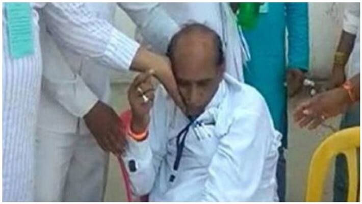congress leader dies at counting spot congress leader dies at counting spot