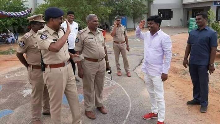 Hindpur Mp Helps Road accident victim in Anantapuram district Hindpur Mp Helps Road accident victim in Anantapuram district