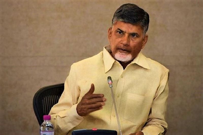 ఎన్టీఆర్ చేతుల నుంచి పార్టీ చంద్రబాబు నాయుడు చేతుల్లోకి వచ్చినప్పటికీ కొంతకాలంపాటు ఉమ్మారెడ్డి వెంకటేశ్వర్లు సైలెంట్ గా ఉన్నా అనంతరం చంద్రబాబు సైతం అతని పనితనాన్ని గుర్తించి మంచి అవకాశాలే ఇచ్చారు.