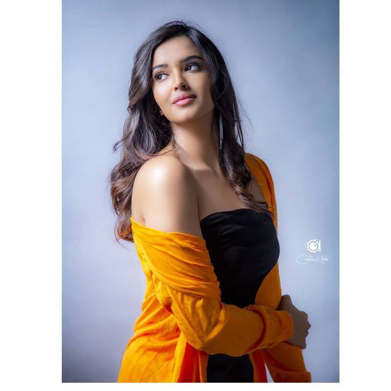 Actress Pujitha ponnada hot and cute photos