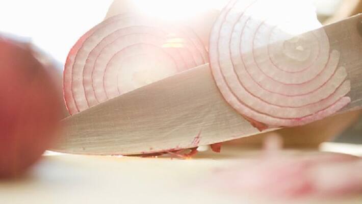 9 Amazing Onion Benefits For Skin And Hair That You Must Know 9 Amazing Onion Benefits For Skin And Hair That You Must Know