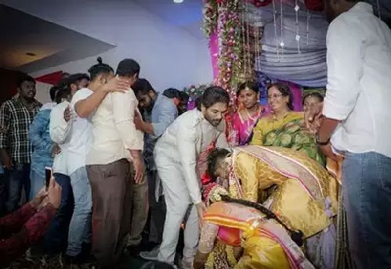 దీనికి సంబంధించిన ఫోటోలు సోషల్ మీడియాలో వైరల్ అవుతున్నాయి.