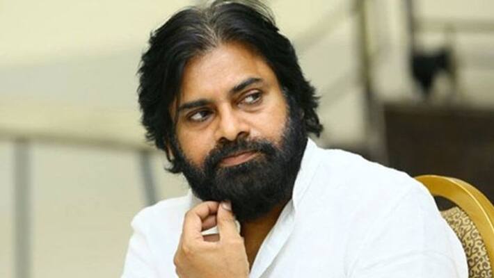 villagers stoped the pawan kalyan convoy in kesarapalli village villagers stoped the pawan kalyan convoy in kesarapalli village