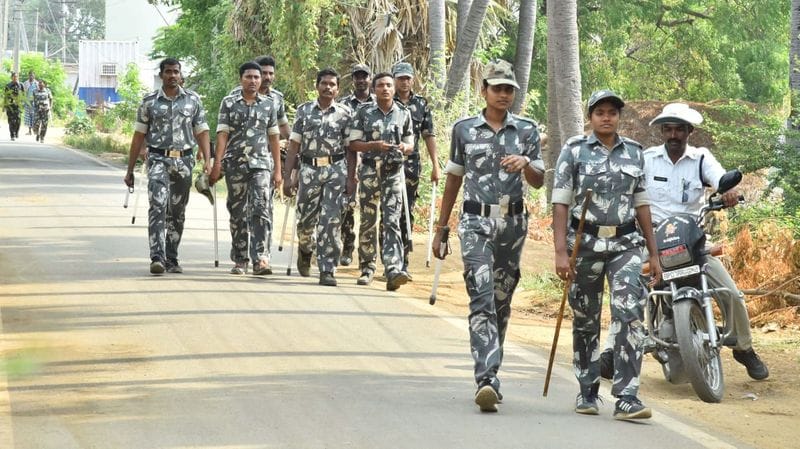 జగన్ వద్దకు క్యూ కట్టిన అధికారులు