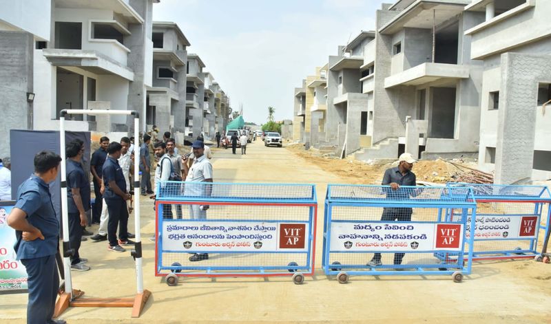 జగన్ వద్దకు క్యూ కట్టిన అధికారులు