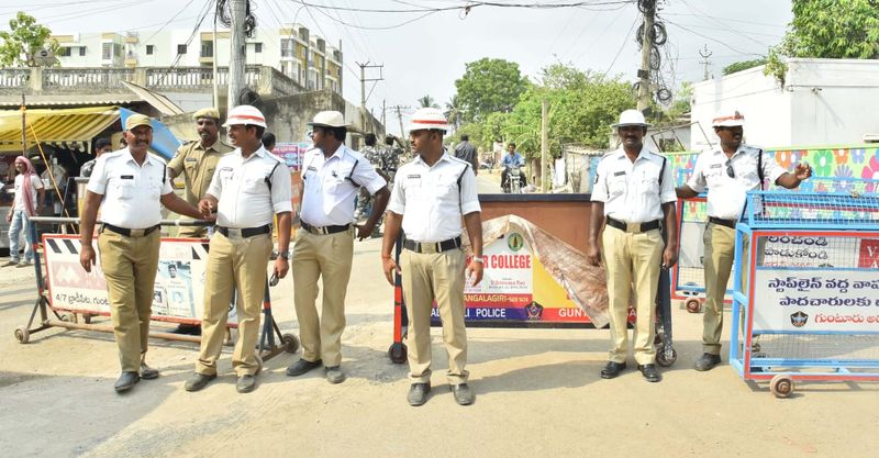 జగన్ వద్దకు క్యూ కట్టిన అధికారులు