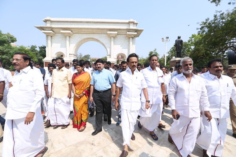 The photos of the entire DMK to Karunanidhi Samadhi ..!