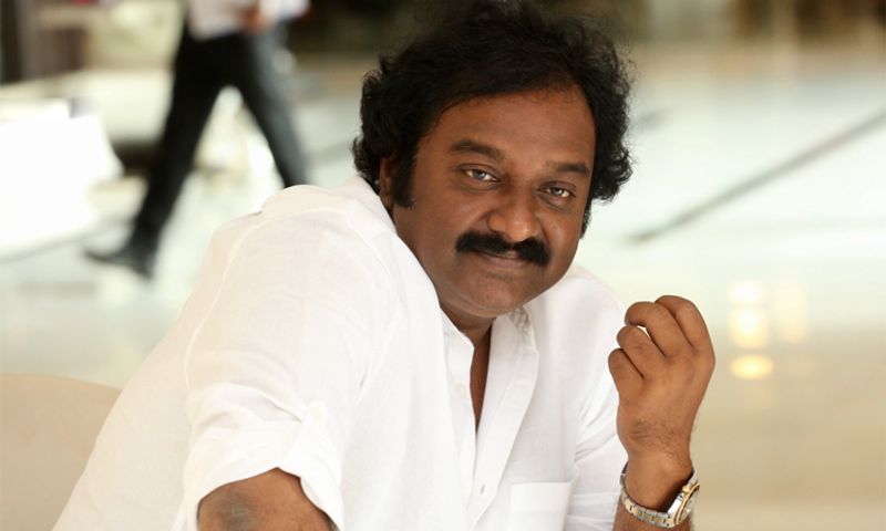 వి.వి.వినాయక్ - ఒకప్పుడు టాలీవుడ్ స్టార్ డైరెక్టర్ గుర్తింపు తెచ్చుకున్నాడు. కమర్షియల్ మాస్ సినిమాలు తీయడంలో దిట్ట. అయితే ఆయన డైరెక్ట్ చేసిన 'అఖిల్', 'ఇంటెలిజెంట్' సినిమాలు ఫ్లాప్ కావడంతో ఈ డైరెక్టర్ వెనుకబడ్డాడు. ఇప్పుడు ఓ హిట్టు కొట్టాలని ఎంతో పరితపిస్తున్నాడు.