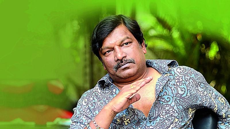 కృష్ణవంశీ - కలర్ ఫుల్ ఫ్యామిలీ సినిమా తీయడంలో కృష్ణవంశీకి ప్రత్యేకమైన పేరుంది. కానీ ఈ మధ్యకాలంలో ఈ డైరెక్టర్ కి ఒక్క సినిమా కూడా కలిసి రావడం లేదు.