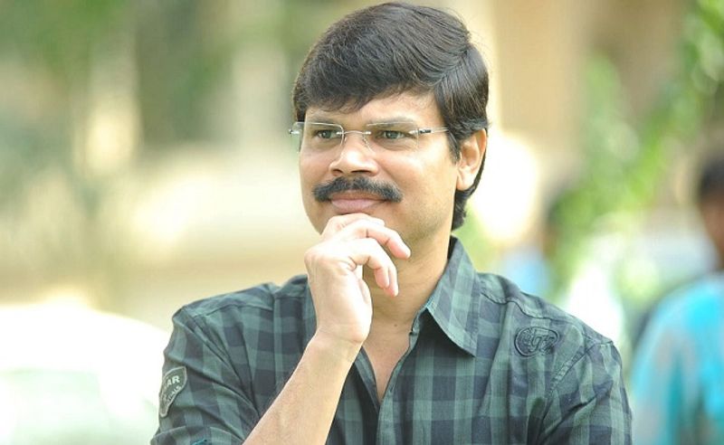 బోయపాటి శ్రీను - ఇండస్ట్రీలో అగ్ర హీరోలు, యంగ్ హీరోలు ఈ డైరెక్టర్ తో ఒక్క సినిమా అయినా చేయాలని అనుకునేవారు. కానీ 'వినయ విధేయ రామ'తో కోలుకోలేని దెబ్బ తగిలింది బోయపాటికి. ఇప్పట్లో ఆయన సినిమా చేయడం కష్టమే..