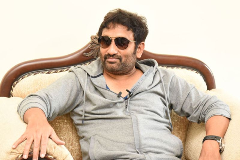 శ్రీనువైట్ల - కెరీర్ స్టార్టింగ్ లో ఎన్నో మంచి మంచి సినిమాలు తీసిన ఈ డైరెక్టర్ ప్రస్తుత పరిస్థితి గురించి ప్రత్యేకంగా చెప్పనక్కర్లేదు. ఒక్క హిట్టు కోసం ఎంతగానో పరితపిస్తున్నాడు.