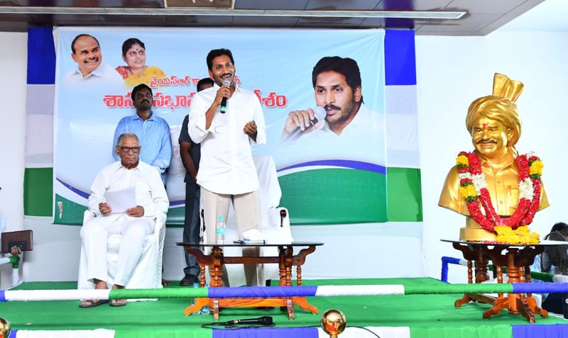 2019 ఎన్నికల్లో అవశేష ఆంధ్రప్రదేశ్ రాష్ట్రంలో వైసీపీ 151 ఎమ్మెల్యేలు గెలిచారు. ఈ నెల 30వ తేదీన వైఎస్ జగన్ అవశేష ఆంధ్రప్రదేశ్ రాష్ట్రానికి ముఖ్యమంత్రిగా ప్రమాణస్వీకారం చేయనున్నారు. వైఎస్ జగన్ మాత్రం తొలి సంతకం చేయరు. ఎన్నికల ప్రచార సమయంలోనూ, పాదయాత్రలో వైసీపీ చీఫ్ జగన్ నవరత్నాల గురించి విస్తృతంగా ప్రచారం చేశారు.