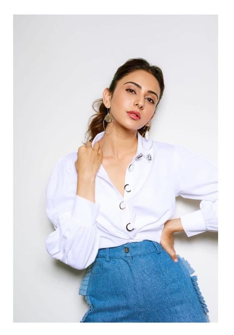Actress Rakul Preet Singh Latest Hot Stills