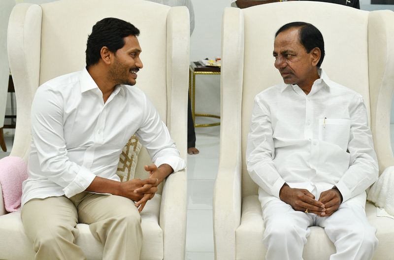 ప్రగతి భవన్ లో కేసీఆర్ ను కలిసిన జగన్