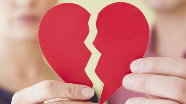 Chennai: Lover slashes wrist, gifts bottle of blood to girlfriend Chennai: Lover slashes wrist, gifts bottle of blood to girlfriend