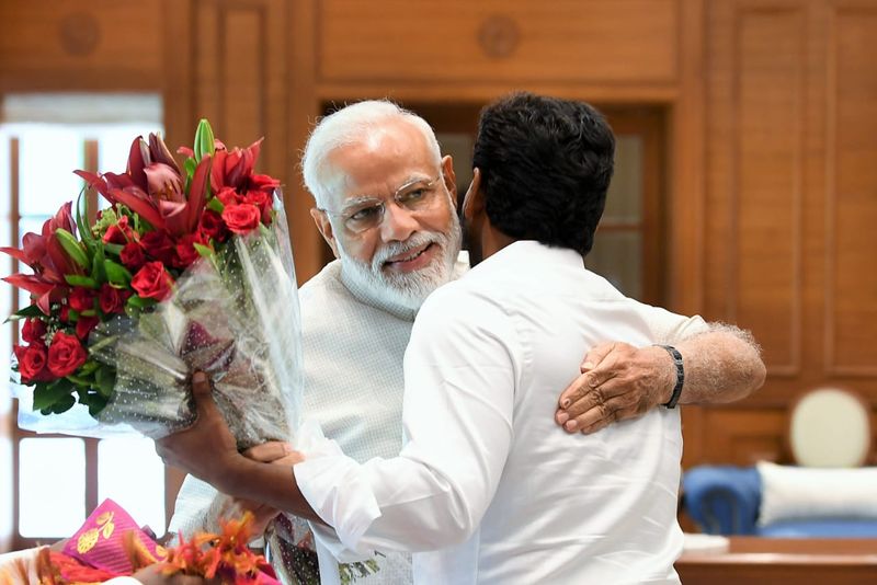 ప్రధాని మోడీని కలిసిన వైఎస్ జగన్మోహన్ రెడ్డి (ఫోటోలు)